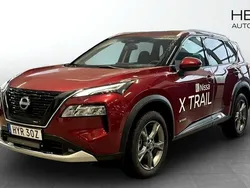 Röd (red) Ny 2025 Nissan X-Trail Tekna SUV | 523 900 kr (Marknadspris)