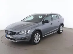 Grå Begagnad 2015 Volvo V60 CC Summum Kombi | 164 000 kr (Marknadspris)