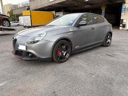 Grå Begagnad 2015 Alfa Romeo Giulietta Quadrifoglio Verde Halvkombi | 189 900 kr