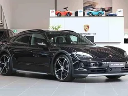 Svart Begagnad 2025 Porsche Taycan Cross Turismo Sedan | 1 049 000 kr