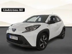 Vit Begagnad 2022 Toyota Aygo Play Halvkombi | 174 900 kr (Marknadspris)