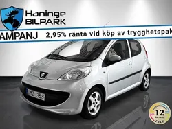 Grå Begagnad 2008 Peugeot 107 Halvkombi | 29 900 kr (Marknadspris)