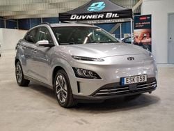 Grå Begagnad 2021 Hyundai Kona Essential SUV | 229 900 kr (Marknadspris)
