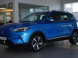 Blå (sosmic silver metallic) Begagnad 2022 MG ZS Luxury Sedan | 229 800 kr (Superpris)