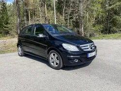 Svart Begagnad 2011 Mercedes 180 Sedan | 54 000 kr (Dyr)