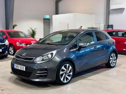 Grå Begagnad 2016 Kia Rio Halvkombi | 99 900 kr (Lite dyr)