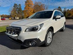 Vit Begagnad 2015 Subaru Outback SUV | 104 900 kr (Marknadspris)