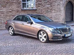 Brun Begagnad 2010 Mercedes E350 Sedan | 120 000 kr (Marknadspris)
