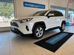 Vit (super white) Begagnad 2021 Toyota RAV4 Hybrid Active SUV | 239 900 kr (Marknadspris)