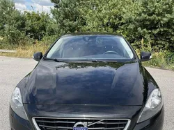 Svart Begagnad 2016 Volvo V40 Kinetic Kombi | 99 900 kr (Marknadspris)