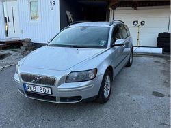 Grå Begagnad 2006 Volvo V50 Kombi | 32 500 kr (Marknadspris)