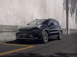 Svart Ny 2025 Lynk & Co 01 SUV | 449 995 kr