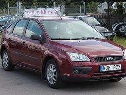 Mörkröd Begagnad 2005 Ford Focus Halvkombi | 21 999 kr (Marknadspris)