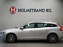 Silver Begagnad 2018 Volvo V60 Summum Kombi | 269 900 kr (Marknadspris)