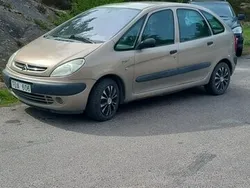 Brun Begagnad 2002 Citroën Xsara Picasso Minibuss | 8 900 kr (Marknadspris)