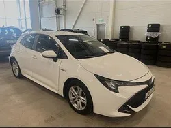 Vit Begagnad 2020 Toyota Corolla Hybrid Active Halvkombi | 198 000 kr (Marknadspris)