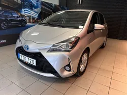 Silver Begagnad 2017 Toyota Yaris Hybrid Style Halvkombi | 139 000 kr (Superpris)