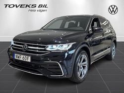 Svart (deep black pearl) Begagnad 2024 VW Tiguan Allspace R-line SUV | 474 900 kr (Marknadspris)