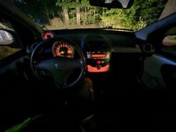 Grå Begagnad 2012 Peugeot 107 Halvkombi | 23 500 kr (Marknadspris)