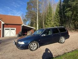 Blå Begagnad 2000 Volvo V70 Standard Kombi | 13 000 kr (Marknadspris)
