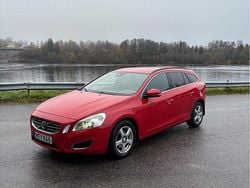 Röd Begagnad 2012 Volvo V60 Momentum Kombi | 54 900 kr (Lite dyr)