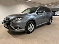 Mörkgrå Begagnad 2015 Mitsubishi Outlander P-HEV Comfort Edition SUV | 114 500 kr (Lite dyr)