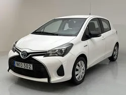 Vit Begagnad 2016 Toyota Yaris Active | 110 000 kr