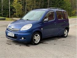 Blå Begagnad 2004 Toyota Yaris Verso Minibuss | 42 500 kr (Dyr)