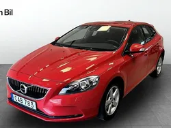 Röd Begagnad 2017 Volvo V40 Kinetic Kombi | 149 000 kr (Marknadspris)