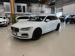 Vit Begagnad 2021 Volvo V90 Momentum Kombi | 289 000 kr (Marknadspris)