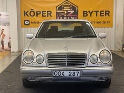 Ljusgrå Begagnad 1999 Mercedes E240 Elegance Sedan | 39 900 kr