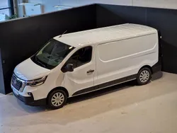Vit Begagnad 2023 Nissan Primastar Minibuss | 339 000 kr (Marknadspris)