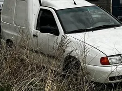 Vit Begagnad 2002 VW Caddy Minibuss | 6 000 kr