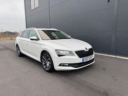 Vit Begagnad 2019 Skoda Superb LAURIN & KLEMENT Kombi | 249 900 kr (Marknadspris)