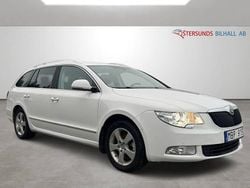 Vit Begagnad 2012 Skoda Superb Elegance Kombi | 89 900 kr (Marknadspris)
