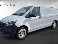 Svart Ny 2024 Mercedes Vito Minibuss | 583 850 kr