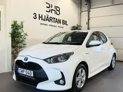Vit Begagnad 2020 Toyota Yaris Hybrid Active Halvkombi | 164 900 kr (Bra pris)