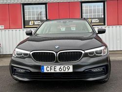 Grå Begagnad 2018 BMW 520 Sport Line Kombi | 214 900 kr (Marknadspris)