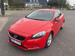 Röd Begagnad 2016 Volvo V40 Momentum Kombi | 104 500 kr (Marknadspris)