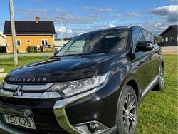 Svart Begagnad 2016 Mitsubishi Outlander SUV | 166 000 kr (Bra pris)