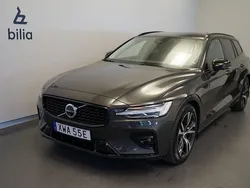 Grå Begagnad 2024 Volvo V60 Plus Kombi | 399 500 kr (Marknadspris)