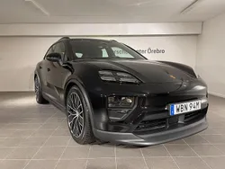 Svart (jet black metallic) Ny 2024 Porsche Macan SUV | 1 181 700 kr (Marknadspris)
