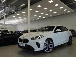 Vit Begagnad 2025 BMW 120 M Sport Halvkombi | 384 900 kr