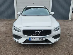 Vit Begagnad 2020 Volvo V60 Momentum Kombi | 239 000 kr (Marknadspris)
