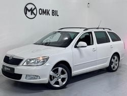 Vit Begagnad 2012 Skoda Octavia Elegance Kombi | 79 900 kr (Marknadspris)