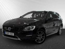 Svart Begagnad 2018 Volvo V60 CC Standard Kombi | 234 900 kr (Bra pris)