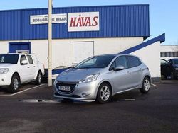 Grå Begagnad 2015 Peugeot 208 Halvkombi | 52 900 kr (Marknadspris)