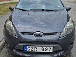 Grå Begagnad 2010 Ford Fiesta Trend Halvkombi | 25 000 kr (Marknadspris)