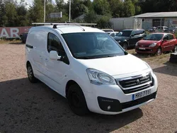 Vit Begagnad 2015 Peugeot Partner Minibuss | 44 000 kr (Dyr)