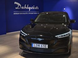 Svart Begagnad 2022 Ford Mustang Mach-E Standard Range SUV | 379 000 kr (Bra pris)